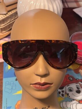 Oversized Vintage Style Brown Lens Sunglasses